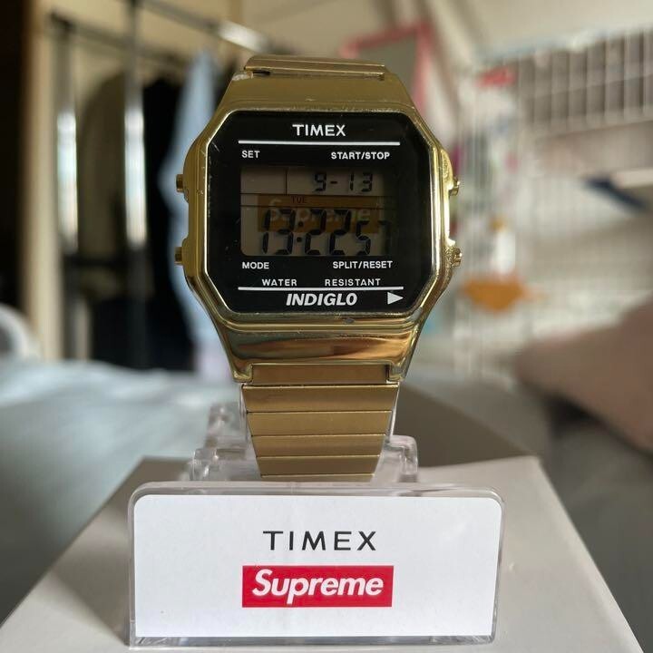 supreme×TIMEX 19AW GOLD Mint Timex Supreme Gold Metal watch FW19 Rare WATCH from