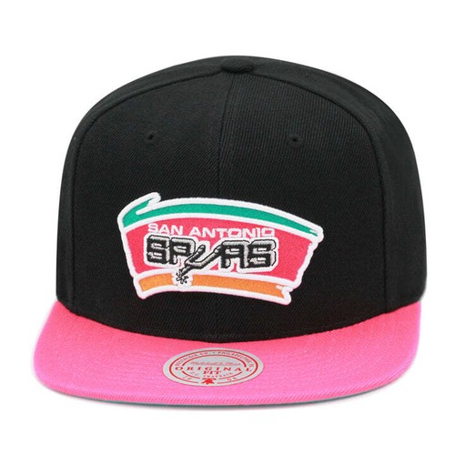 МУЖСКАЯ КЕПКА MITCHELL & NESS NBA CORE BASIC SNAPBACK HWC SPURS - ЧЕРНЫЙ-РОЗОВЫЙ