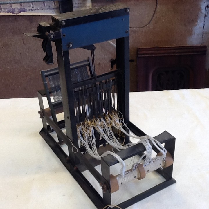 Vintage Structo Artcraft Tabletop Loom Sewing Knitting Artist