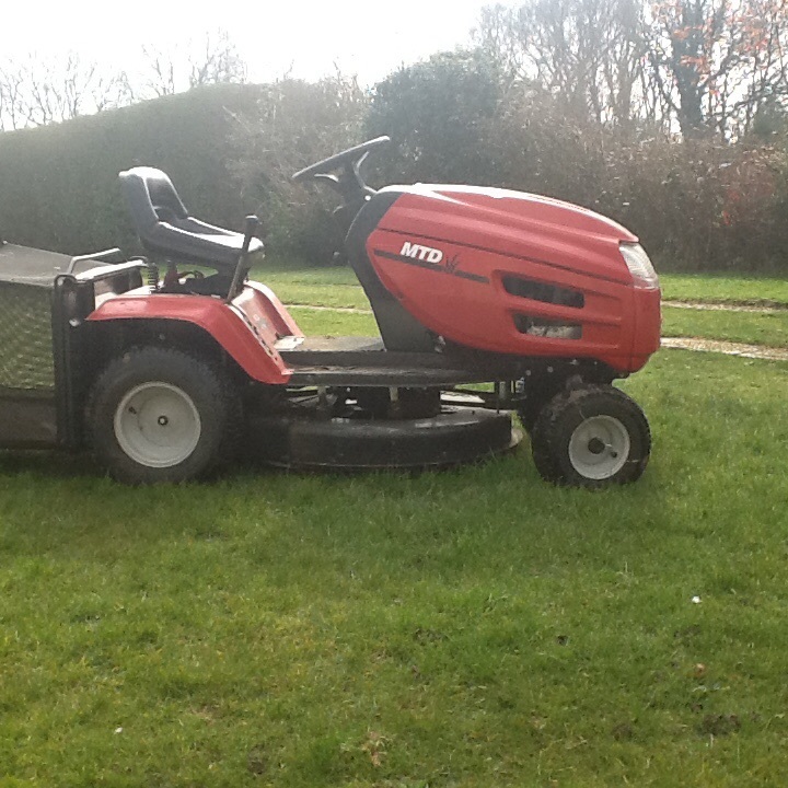 MTD tractor mower plus grass catcher £550 in Coulsdon, London Gumtree