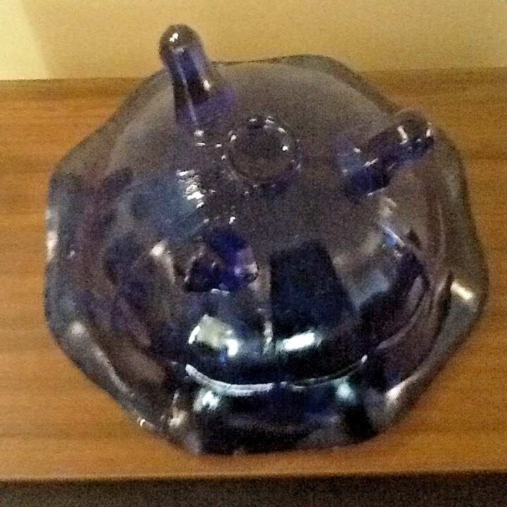 MAGNIFICENT VINTAGE GLASS BOWL (LEGS) IN GORGEOUS BLUE SHADE