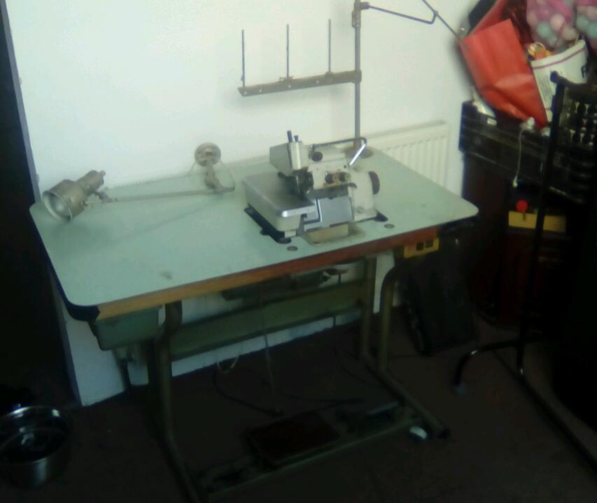 Brother ef4b561 Overlocking Industrial sewing machine & table. Retro