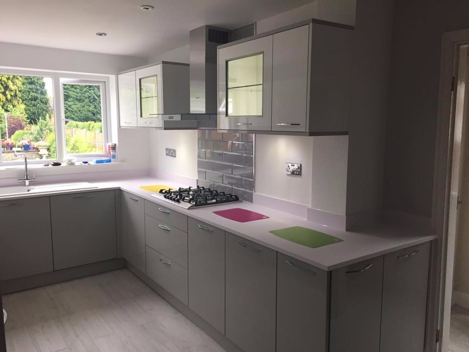 Kitchen and bathroom fitter Tel 07759248520 professional fitting