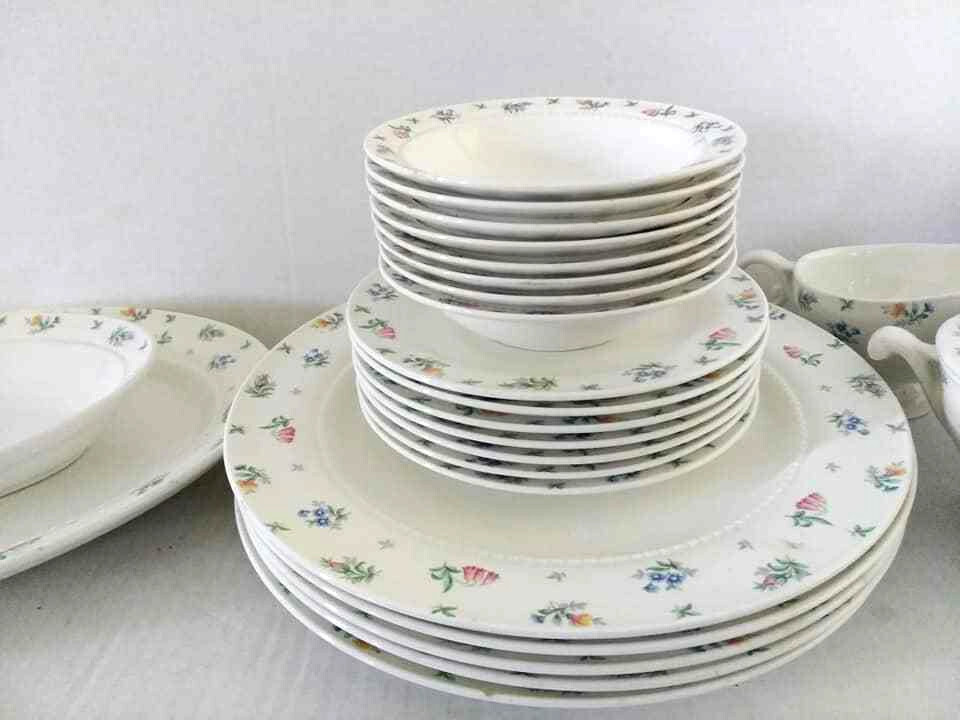 Harmony House Monticello Dinnerware 25 pcs 1941-59 FILM PROP NICE