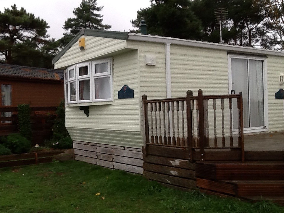 Willerby manor static caravan 2005 35x12ft dbl glazed 2 bed central
