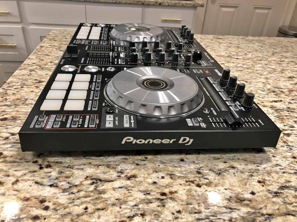 Pioneer DDJ-SR2 2-Channel Serato DJ Controller