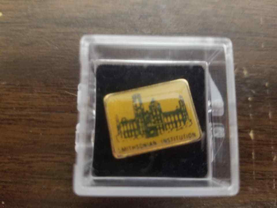 THE SMITHSONIAN MUSEUM SOUVENIR PINS -  Set of 4