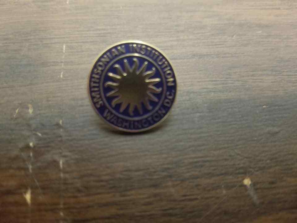THE SMITHSONIAN MUSEUM SOUVENIR PINS -  Set of 4