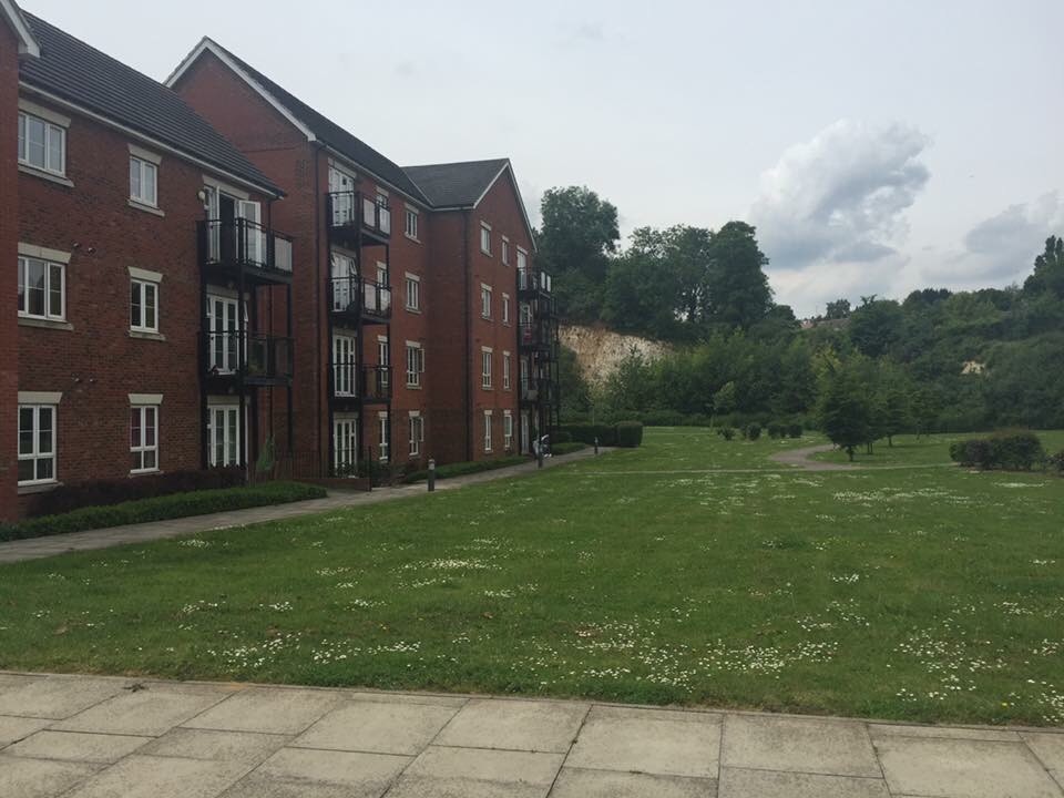 2 Bedroom Flat to rent in Strood ( popular Medway Gate, private estate