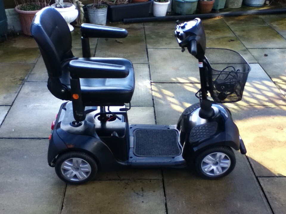 MERCURY NEO 4 MID SIZE MOBILITY SCOOTER in Pudsey, West Yorkshire