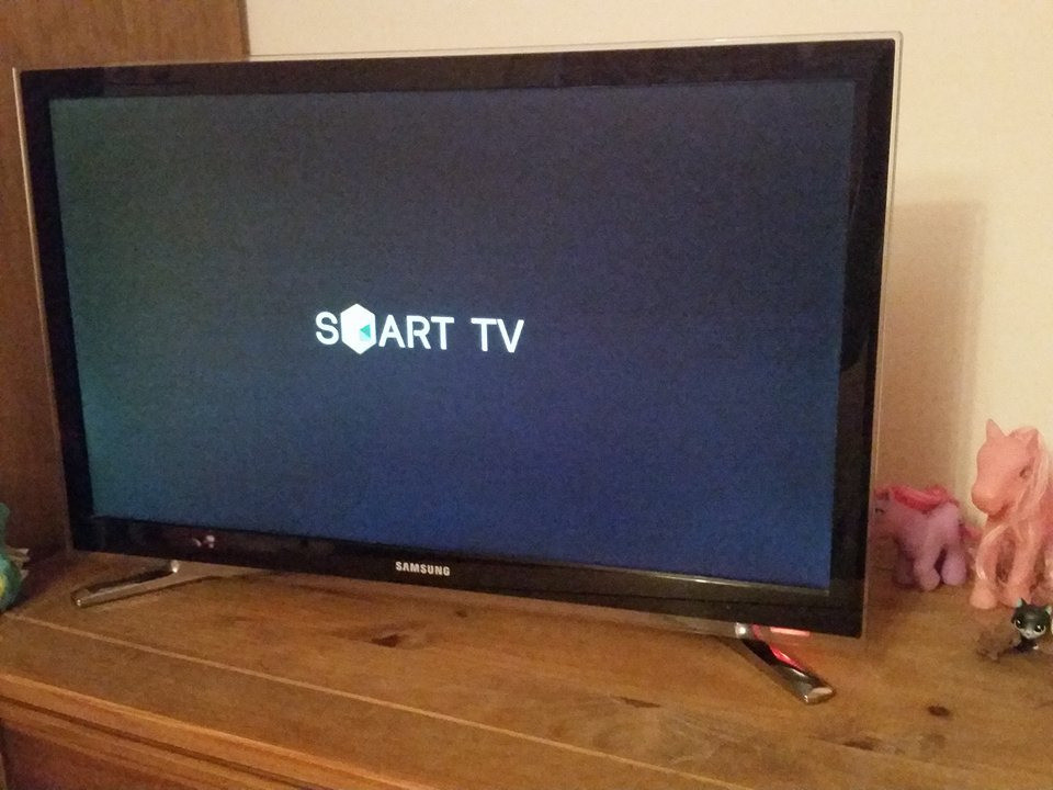 Samsung UE22H5600 22 Inch Smart LED TV | in St Austell, Cornwall | Gumtree