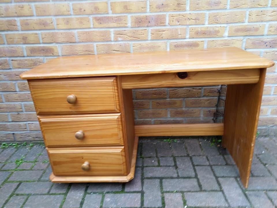 childrens pine desk free delivery in Bournemouth, Dorset Gumtree