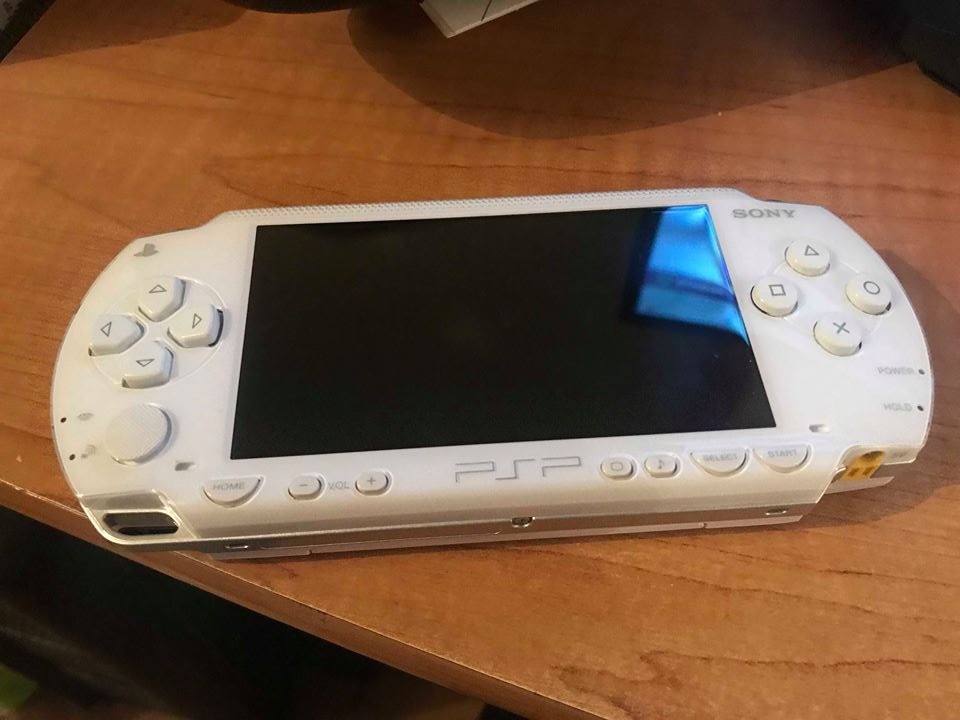 SWAP SONY PSP WHITE 6 GAMES 1 MOVIE SWAP FOR WHY???????? CONSOLE LAPTOP
