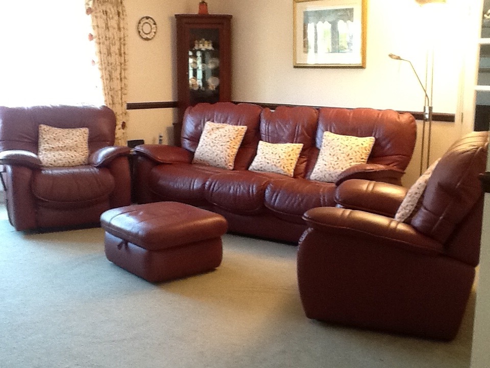 Quality leather four piece lounge suite. Burgundy colour in Grantham