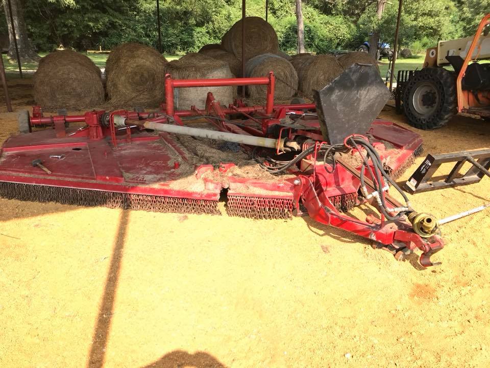 Bush Hog 20’ Batwing Cutter Hydraulic Folding Desk