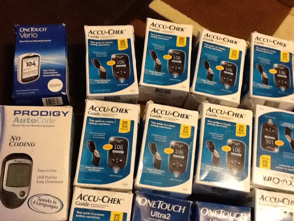 Lot of 25 Accu-Chek Guide: Blood Glucose Monitoring System Exp: 2020-01-05