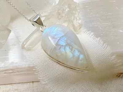 Gorgeous Moonstone Gemstone 925 Sterling Silver Handmade Gifts Pendant RT-192