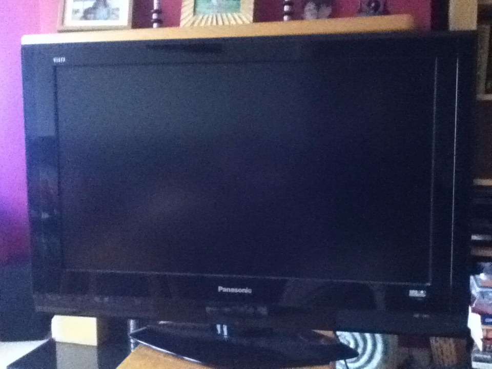 Panasonic Viera 32 inch 1080p LCD TV with Freeview Built in, 3 x HDMI, 2 SCART ports, SD Card