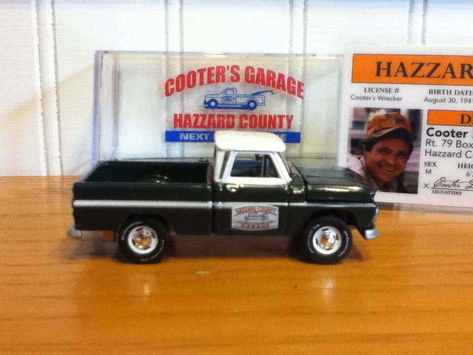 Johnny Lightning Dukes of Hazzard General Lee Cooter's Chevy Truck 1/64 LOT