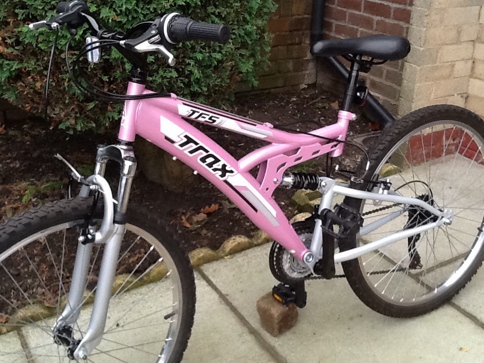 Girls / ladies pink trax tfs dual suspension mountain bike like new