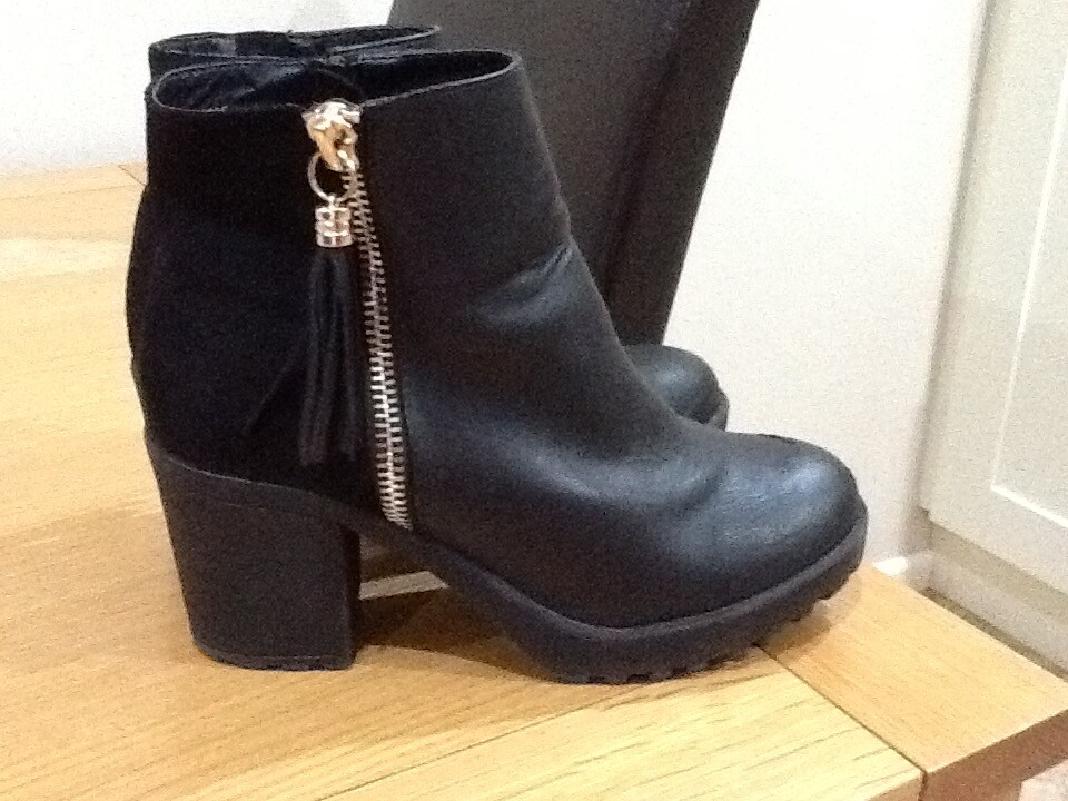 Used River Island Boots in lovely condition in Groby