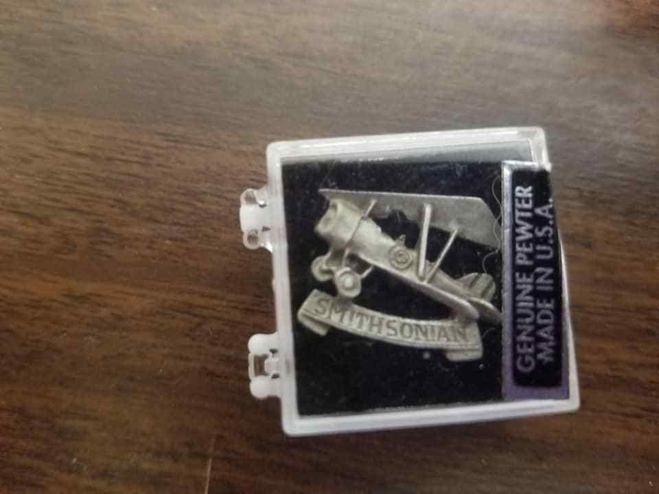 THE SMITHSONIAN MUSEUM SOUVENIR PINS -  Set of 4