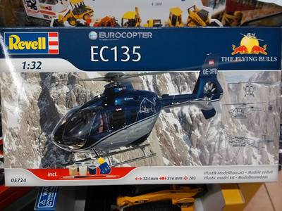 REVELL 05724 EUROCOPTER EC135 THE FLYING BULLS MODEL SET 1:32 <-> 324 cm