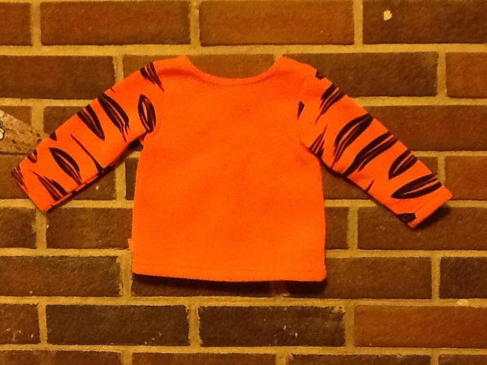 NEW DISNEY BABY TOP TIGGER INFANT NEWBORN SIZE 0-3 MONTHS NWOT