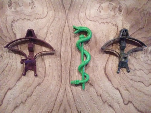 MOTU Figure Accessories 2 Crossbows And Snake Staff