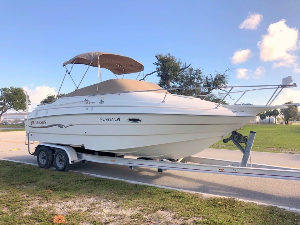 2002 Larson 220 Cabrio New Engine With 15 hours Most Everything New & Replaced