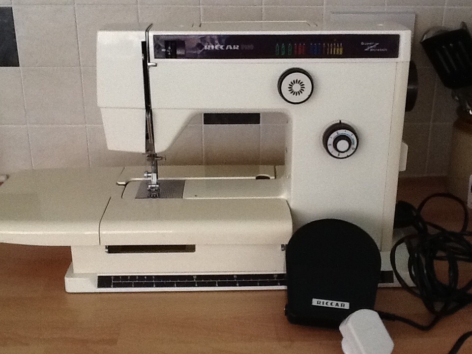 Riccar 9160 electric sewing machine with instruction manual