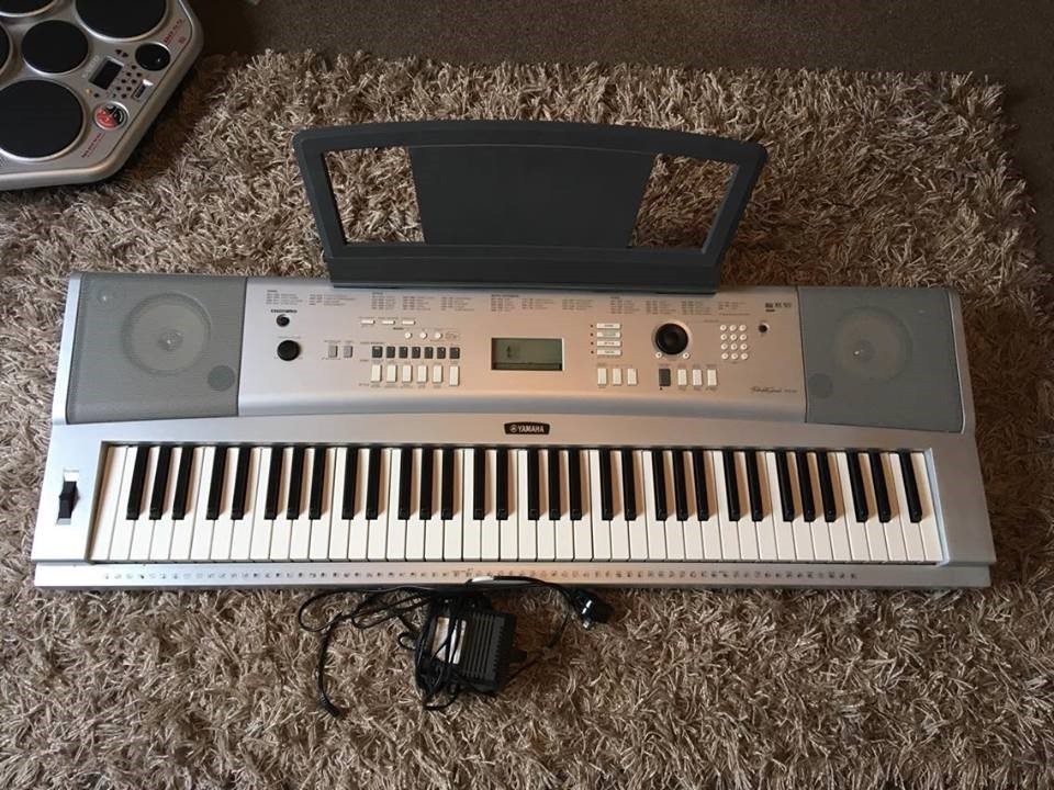YAMAHA DGX220 Grand Portable Piano Full Size Keyboard in Orrell