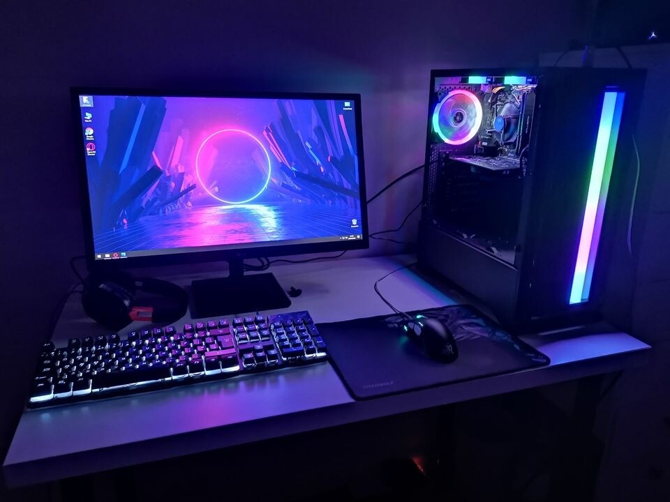 RGB DESKTOP GAMING PC (FULL SETUP) in North West London, London Gumtree