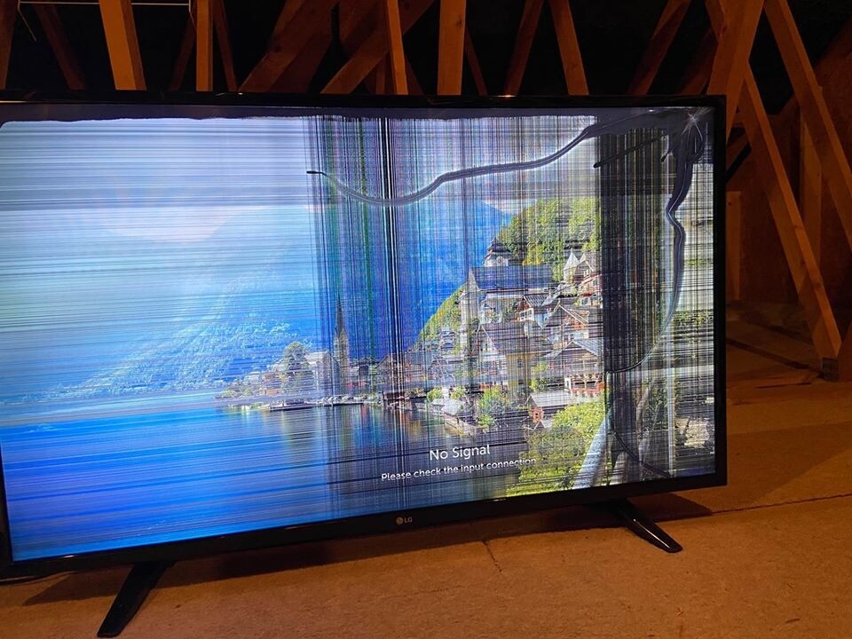 BROKEN 43inch LG TV in Billericay, Essex Gumtree