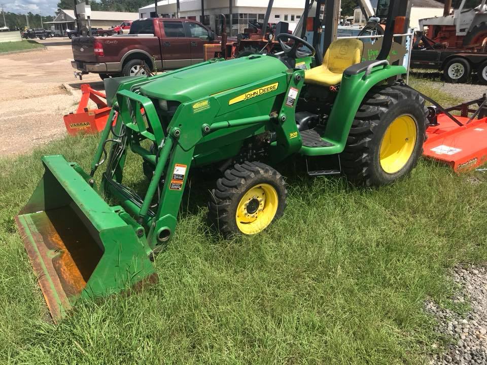 2012 John Deere 3032E 4x4 Tractor with Implements, 523 hours, 31hp diesel engine