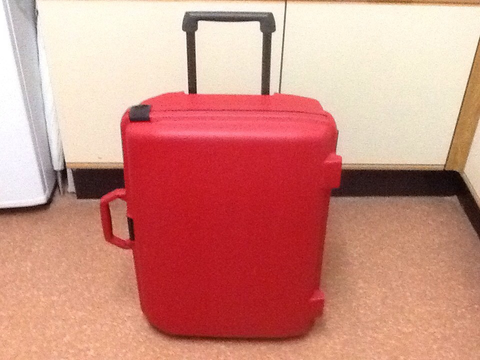 American tourister hard shell suit case in Charlbury, Oxfordshire