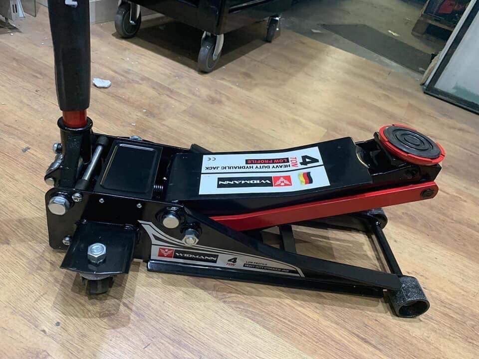 4 TON HEAVY DUTY LOW PROFILE TROLLEY JACK in Dungannon, County Tyrone