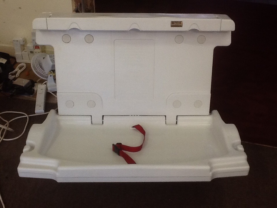 Rubbermaid Sturdy station Wall mounted commercial baby changing unit