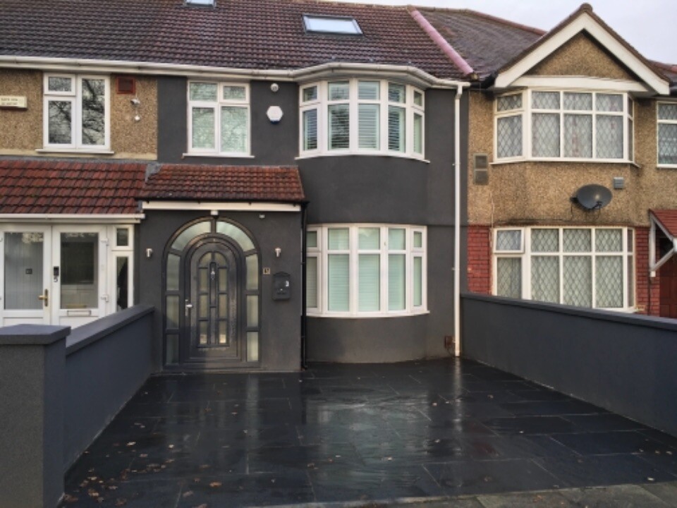 4 bedroom house in Chaucer Avenue, Cranford, TW4 in Heathrow, London