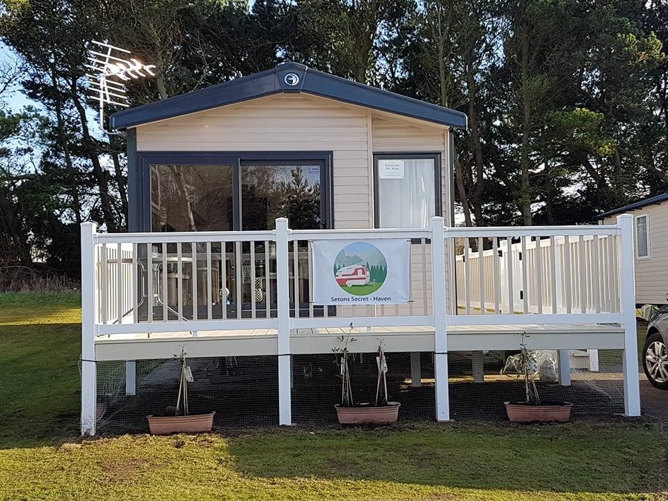 Deluxe caravan for hire at Seton Sands holiday park. 3 bedroom pet friendly. in Musselburgh