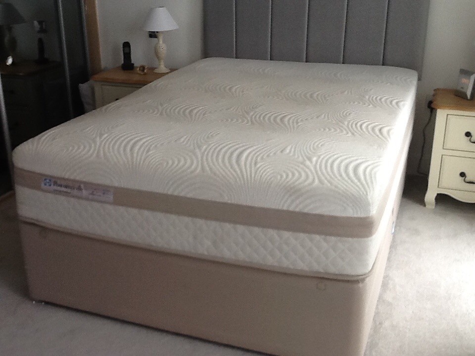 SEALY 4'6 POSTUREPEDIC HYBRID SYNERGY PLATINUM BED in Orpington