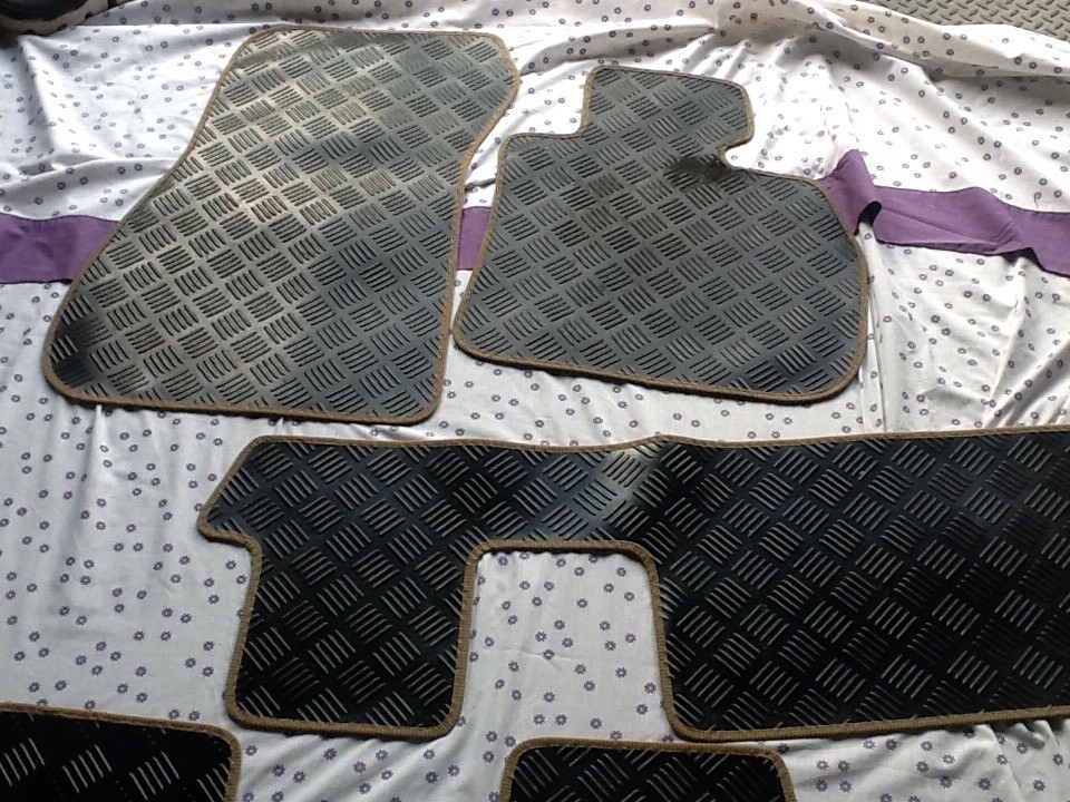 Full Set (5 Mats) Car Mats Bespoke for BMW 2 Series Active & Gran