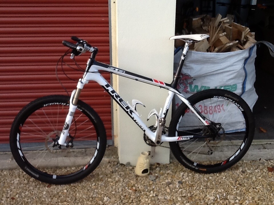 trek 9.8 carbon hardtail