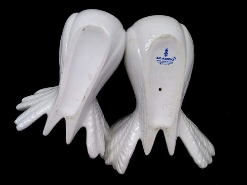LLADRO SPAIN WHITE PORCELAIN KISSING LOVE DOVES #1169 RETIRED. WEDDING CAKE TOP