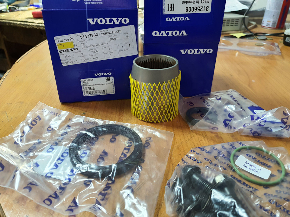 GENUINE VOLVO ANGLE GEAR TRANSFER BOX SLEEVE KIT 31256008