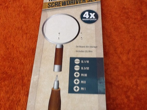 MENARDS MAGNIFIER AND SCREWDRIVER SET - 5 BITS WITH STORAGE - NIP