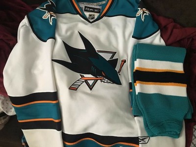506c441a299 NHL San Jose Sharks White Reebok Blank Jersey Sz XL + Teal Knitted Hockey Socks