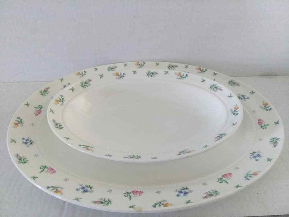 Harmony House Monticello Dinnerware 25 pcs 1941-59 FILM PROP Christmas Holiday