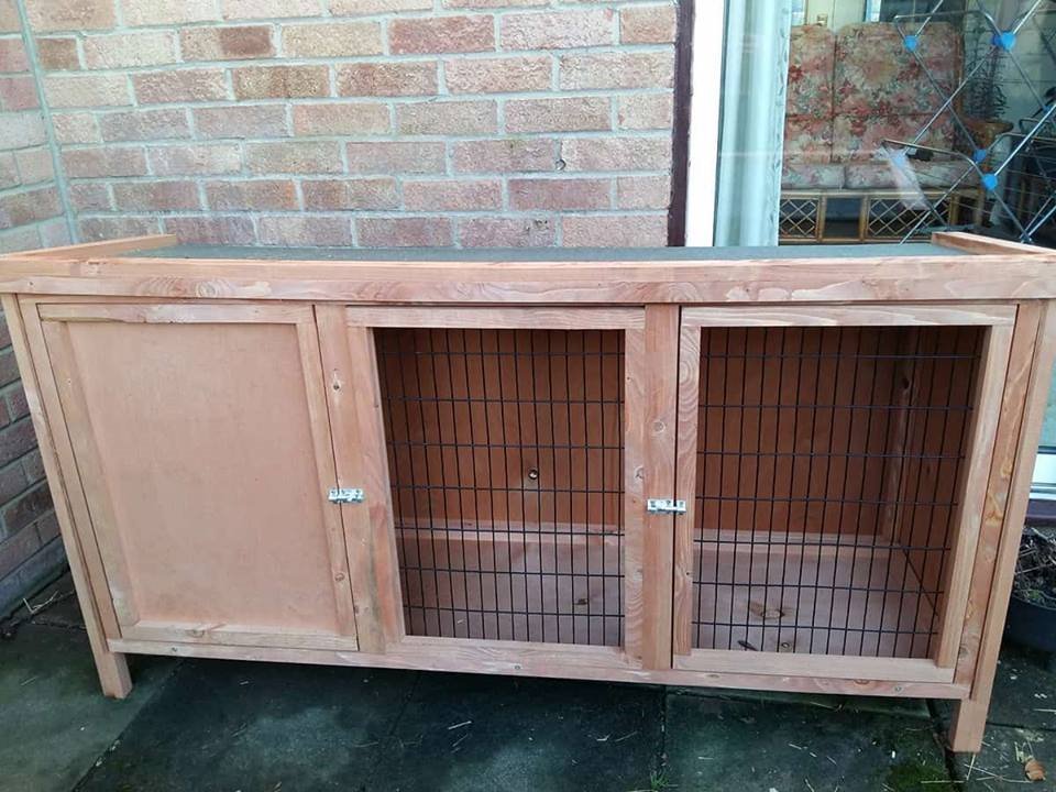 Rabbit Hutch ( Pets at Home Heather Rabbit Hutch) Like New **REDUCED FROM £65 TO £55** in