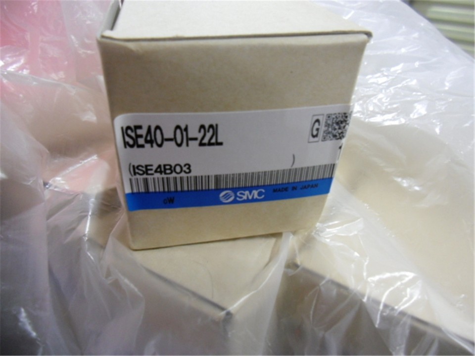 One New SMC ISE40-01-22L Pressure Sensor ISE400122L